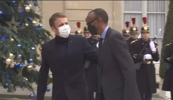 Foto_Macro_Kagame Russland, Frankreich und Deutschlands Afrikapolitik. Annalena Baerbock gegen Autokraten. Ein Kurswechsel?